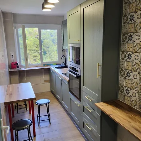 Homestay szállás Private Room-3 In Hannana Apartment- 2 Min Walk To Tram 12 Min To Train Station 15 Min To Massena Place