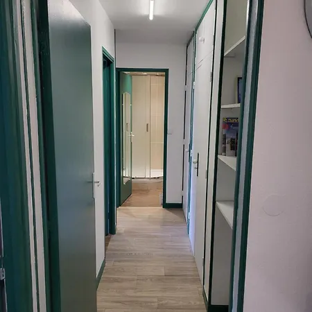Private Room-3 In Hannana Apartment- 2 Min Walk To Tram 12 Min To Train Station 15 Min To Massena Place